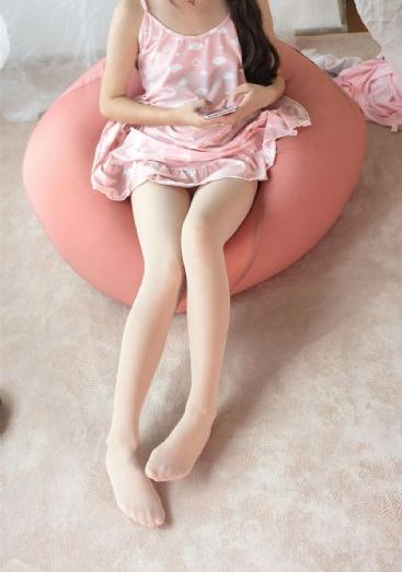 夜玩亲女裸睡的小妍第一部分_超清免费在线观看